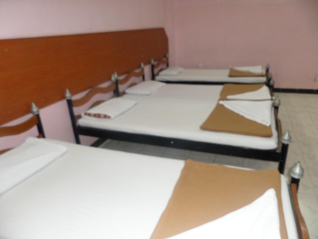 Chalukya Deluxe Kolhapur Bagian luar foto