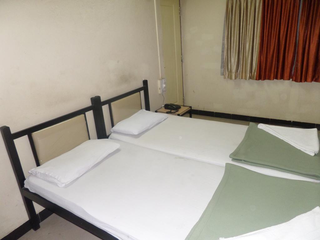 Chalukya Deluxe Kolhapur Bagian luar foto