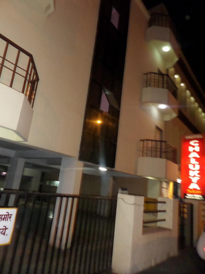 Chalukya Deluxe Kolhapur Bagian luar foto